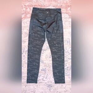 Leg End Women's Gray Camo leggings size Large